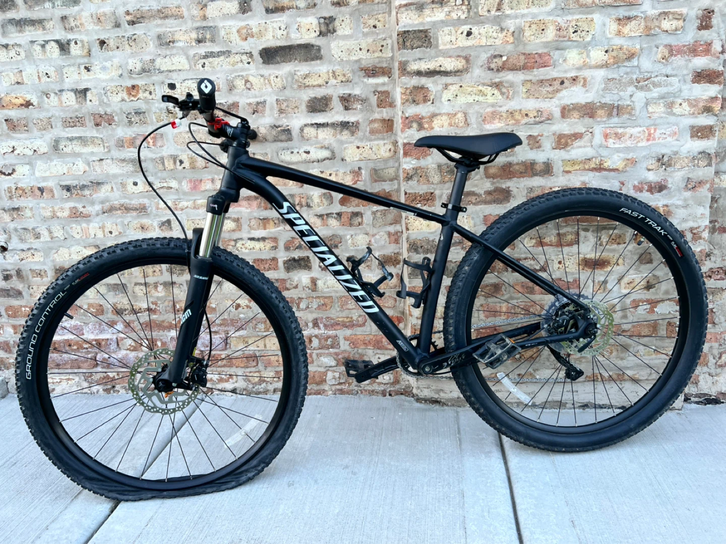 Specialized Rockhopper Mountain Bike - photo 2