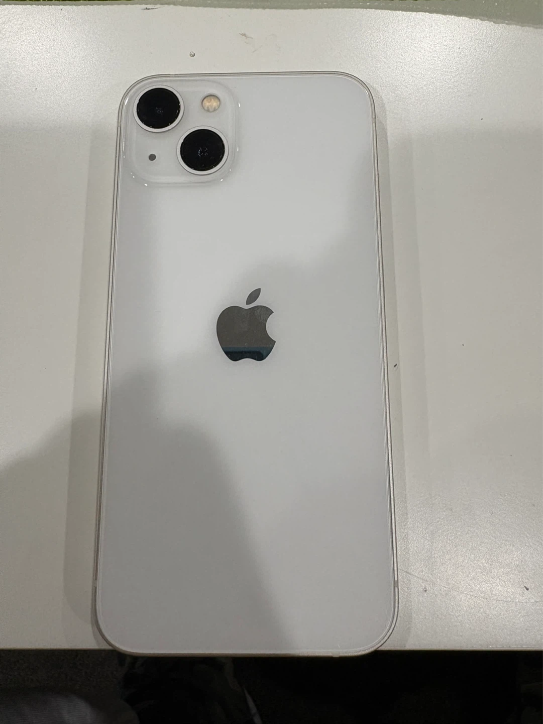 Apple iPhone 13 - 128GB - White - Case Included
