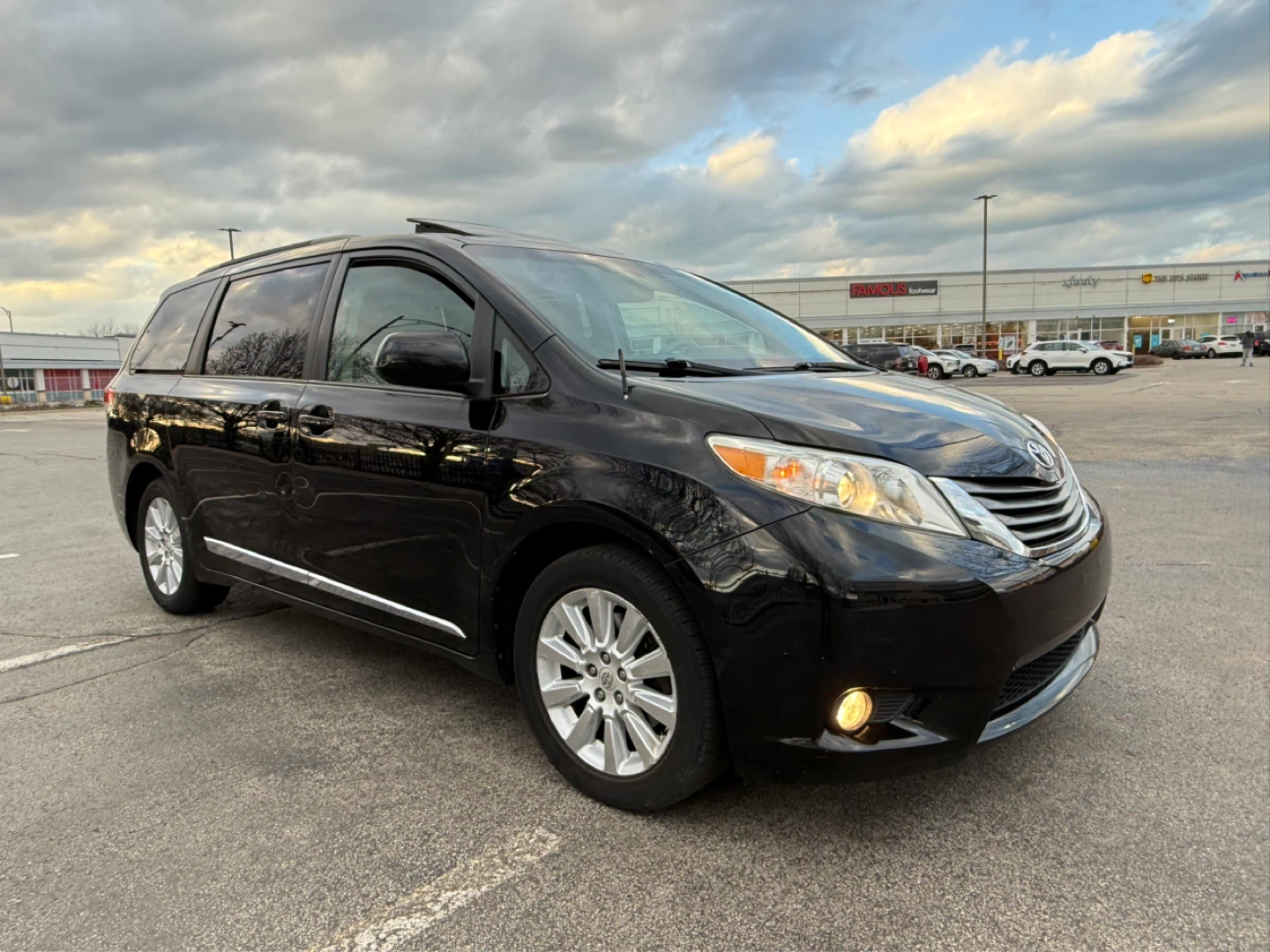 2011 Toyota Sienna - photo 3