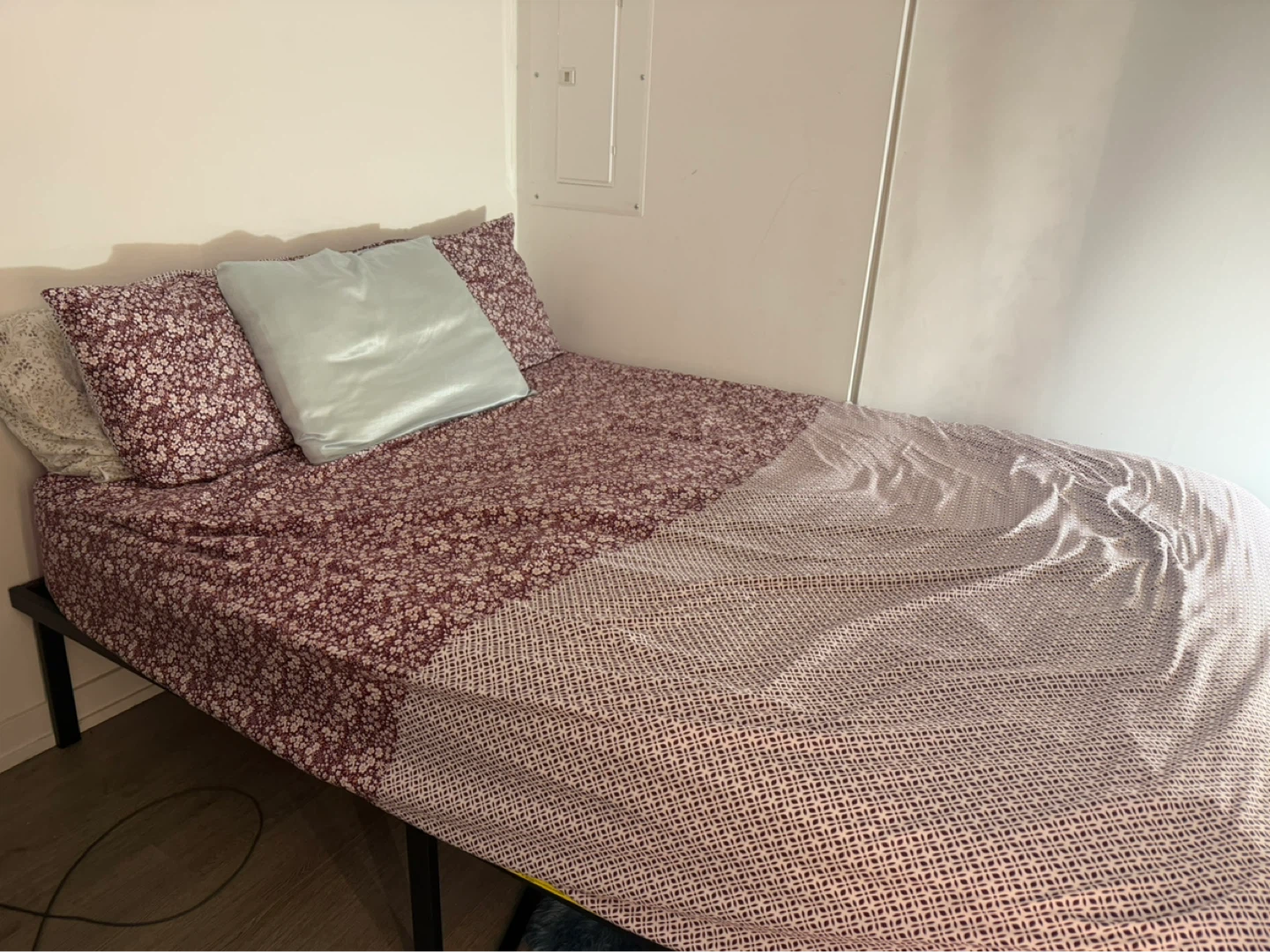 Queen Size Bed Frame with Pillows and Bedding - photo 2