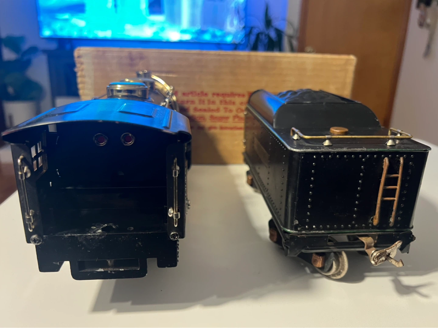 Lionel "No. 384" Black Electric Train Engine and Tender - photo 3