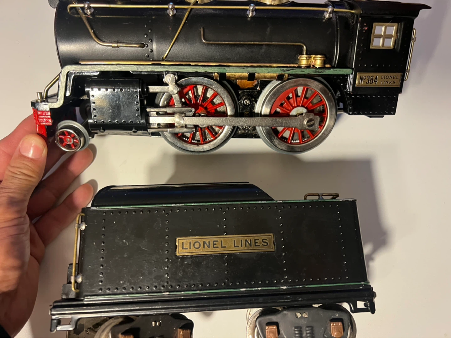 Lionel "No. 384" Black Electric Train Engine and Tender - photo 2