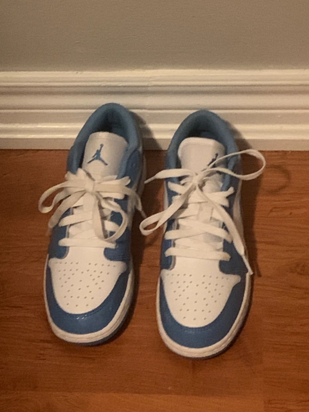 Light blue Jordan’s never worn size 4 kids