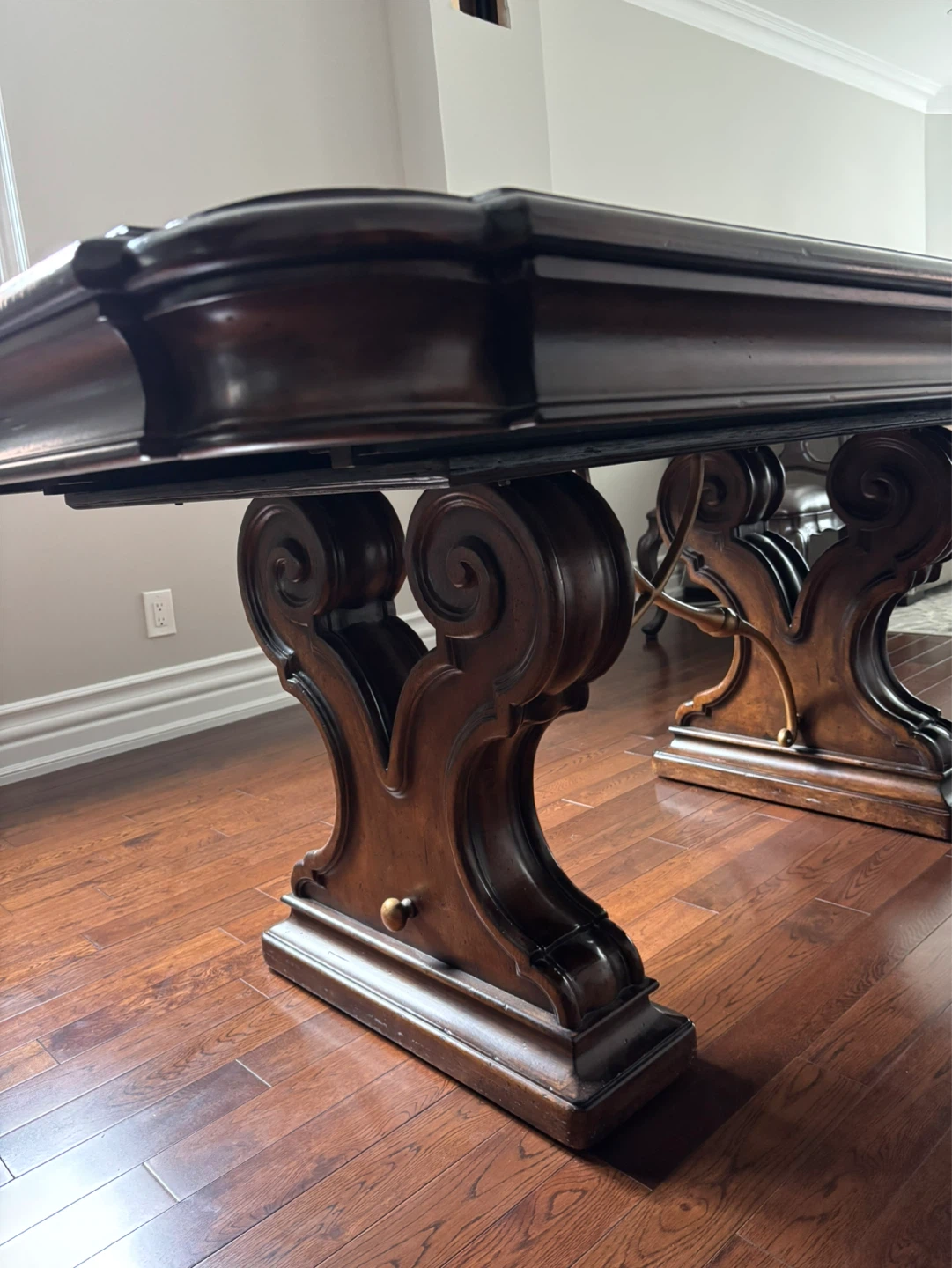 Dining Table ornate pedestal - photo 3