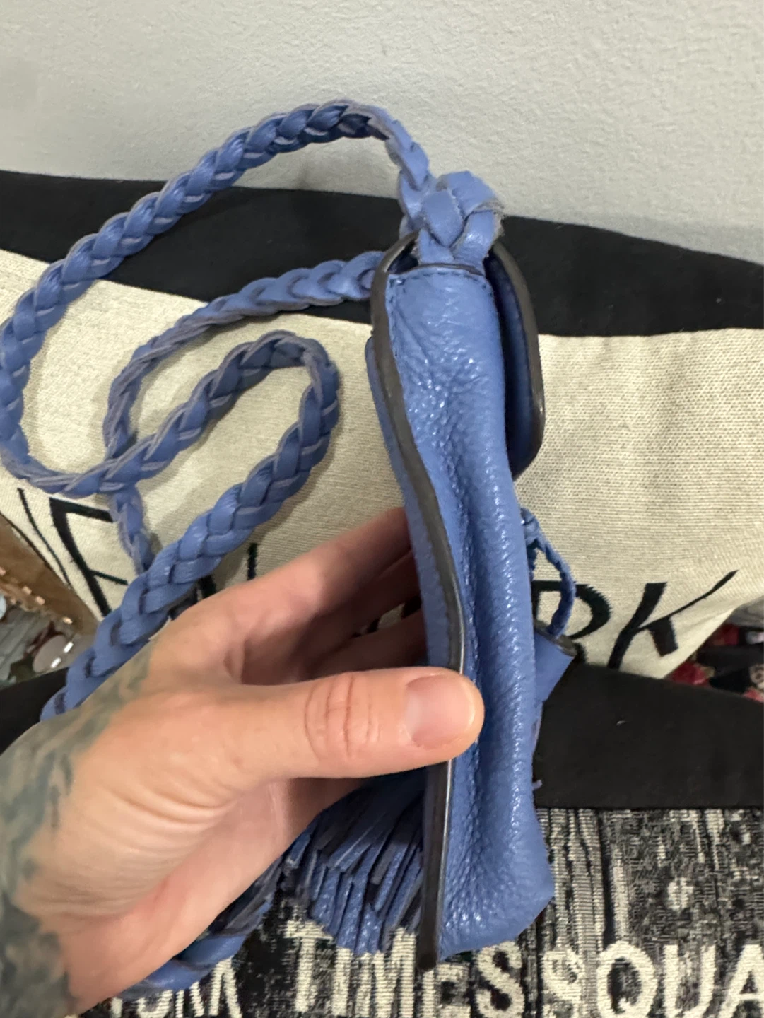 Rebecca minkoff tassel blue pebbled leather phone case - photo 2