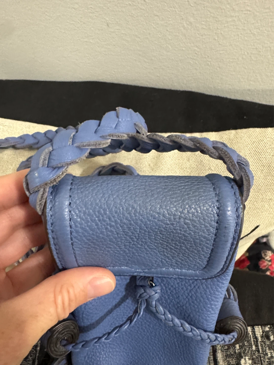 Rebecca minkoff tassel blue pebbled leather phone case - photo 4