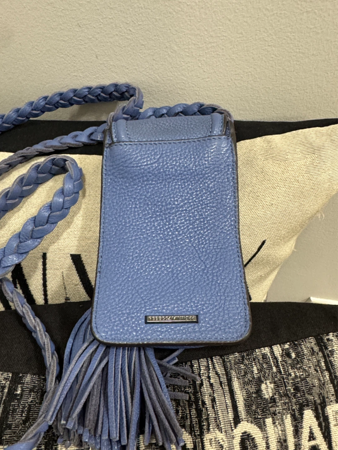 Rebecca minkoff tassel blue pebbled leather phone case - photo 3