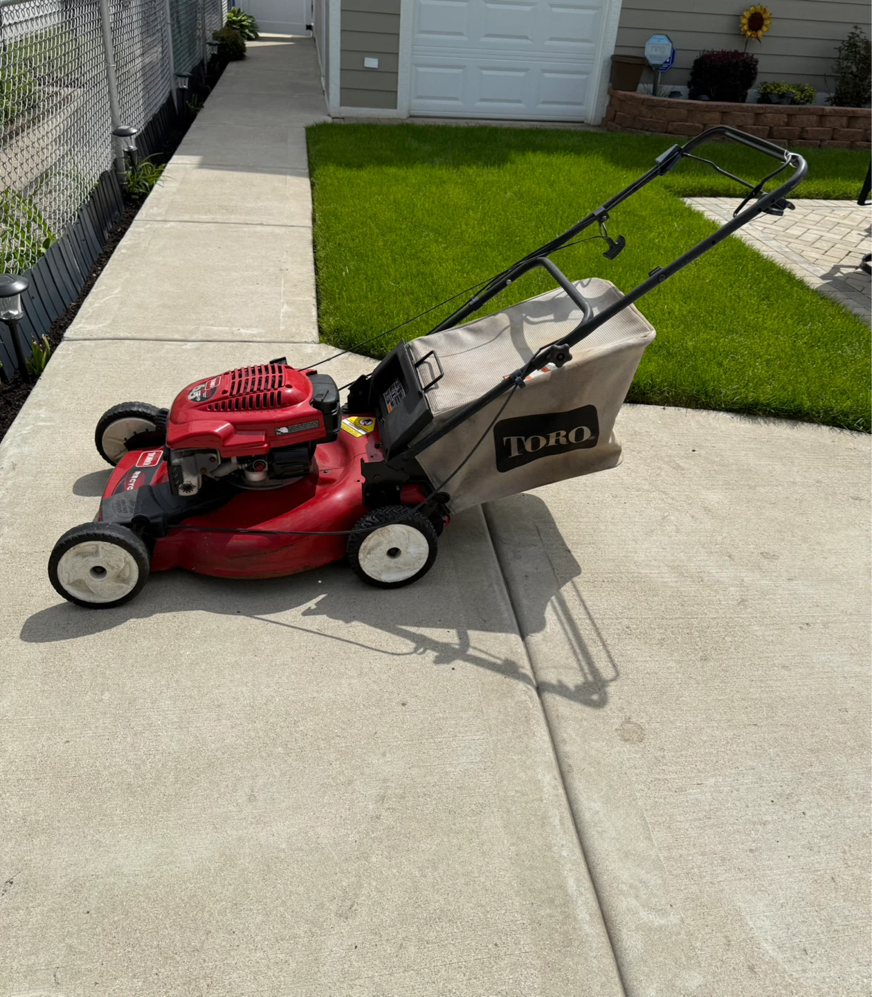 Toro  Lawnmower. Self propelled. $150.00 or best offer. - photo 2