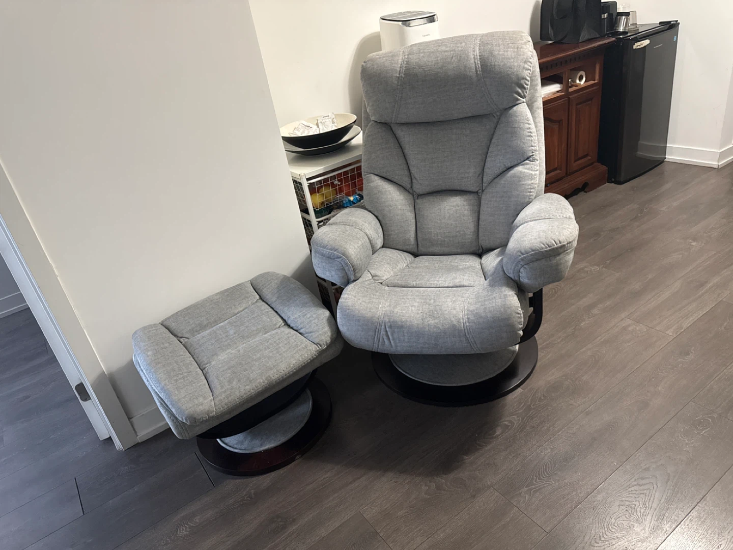 Comfortable Grey Swivel Recliner Chair with Ottoman