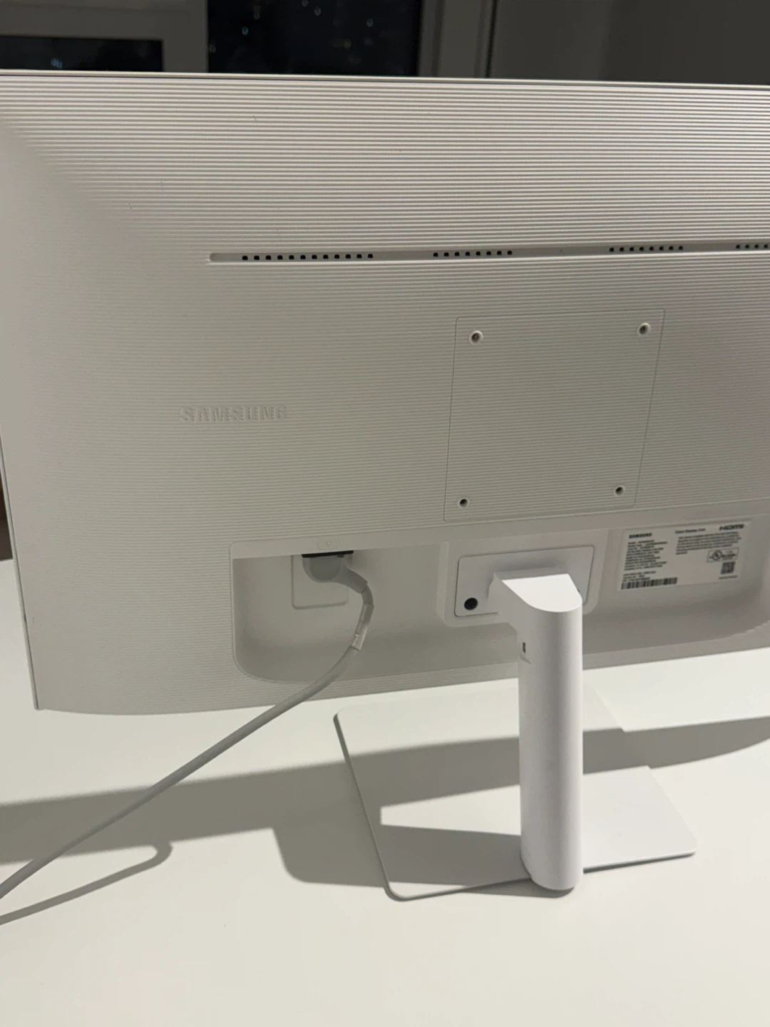 Samsung 27” Smart Monitor M5 White (Box + Remote Included) - photo 4
