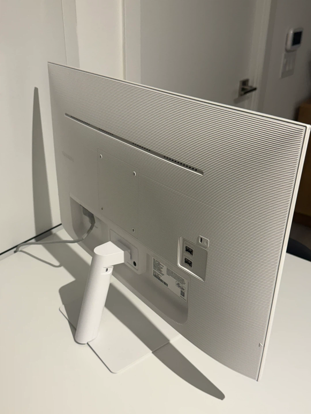 Samsung 27” Smart Monitor M5 White (Box + Remote Included) - photo 3