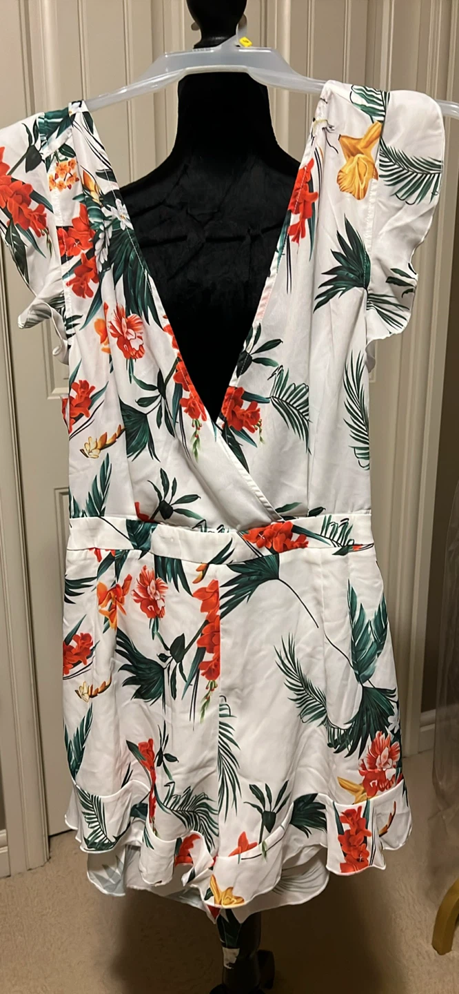 PRETTYLITTLETHING White tropical romper