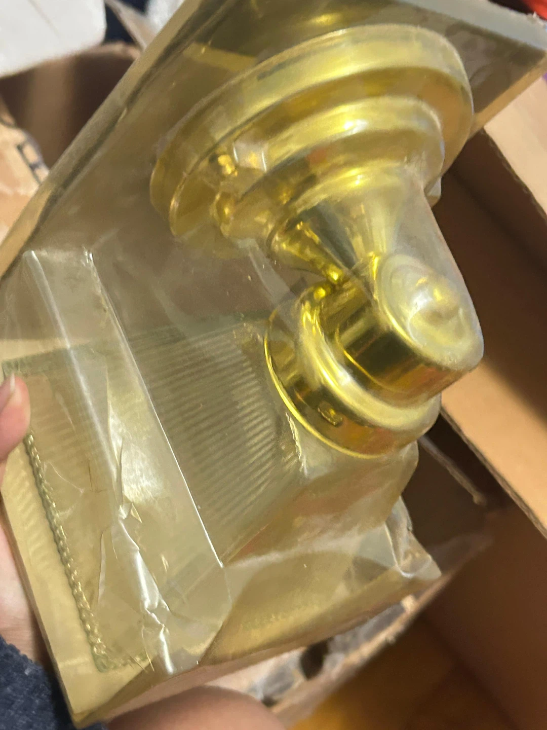 Wall Mount Fixture - Brass Finish