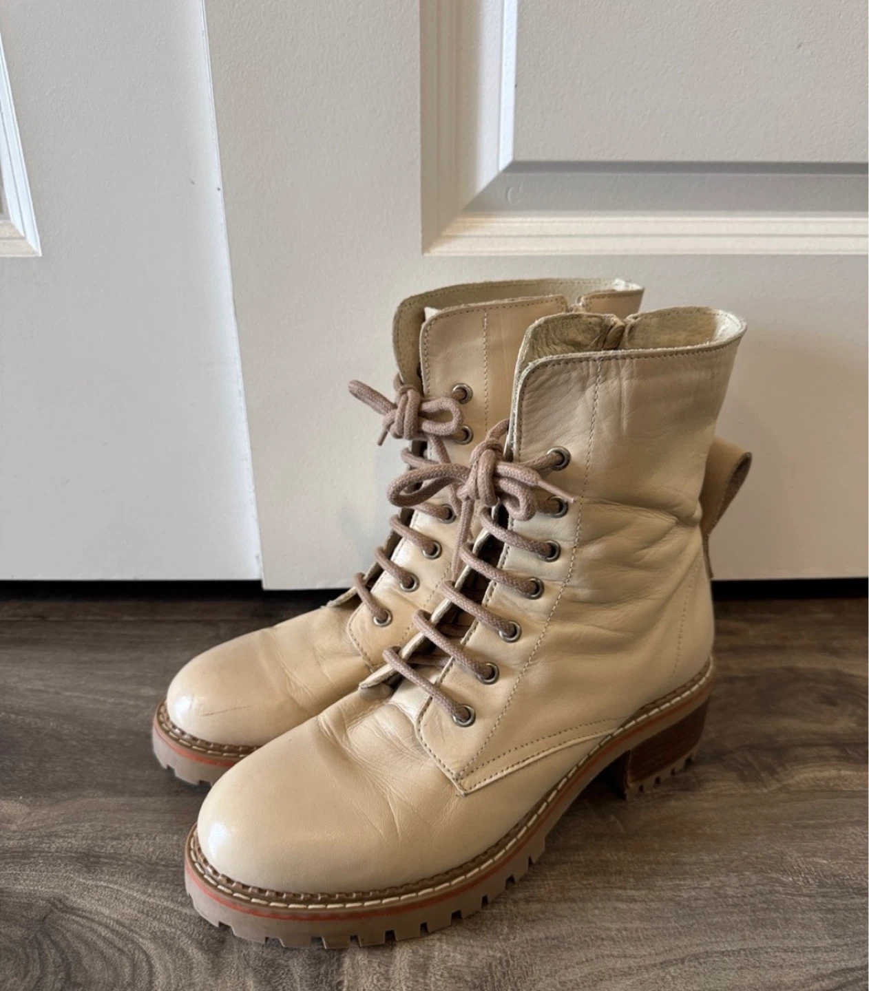 Bertuchi cream color leather combat boots - size 9/40