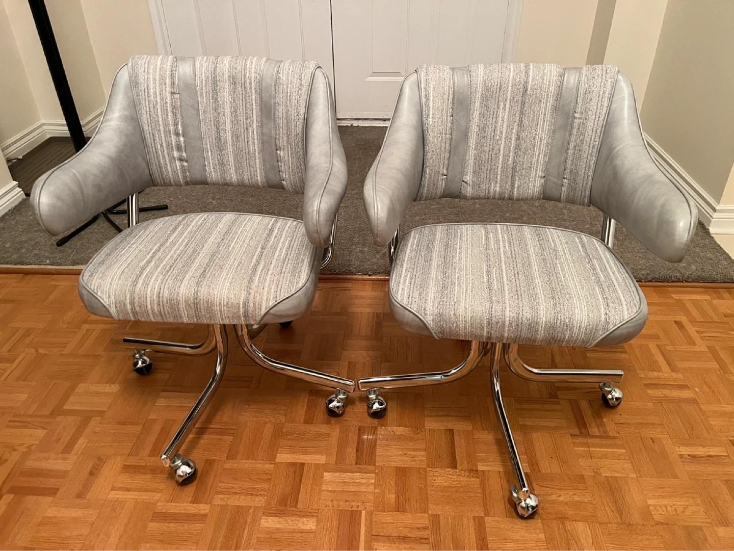 Set of 2 Vintage Swivel Office Chairs