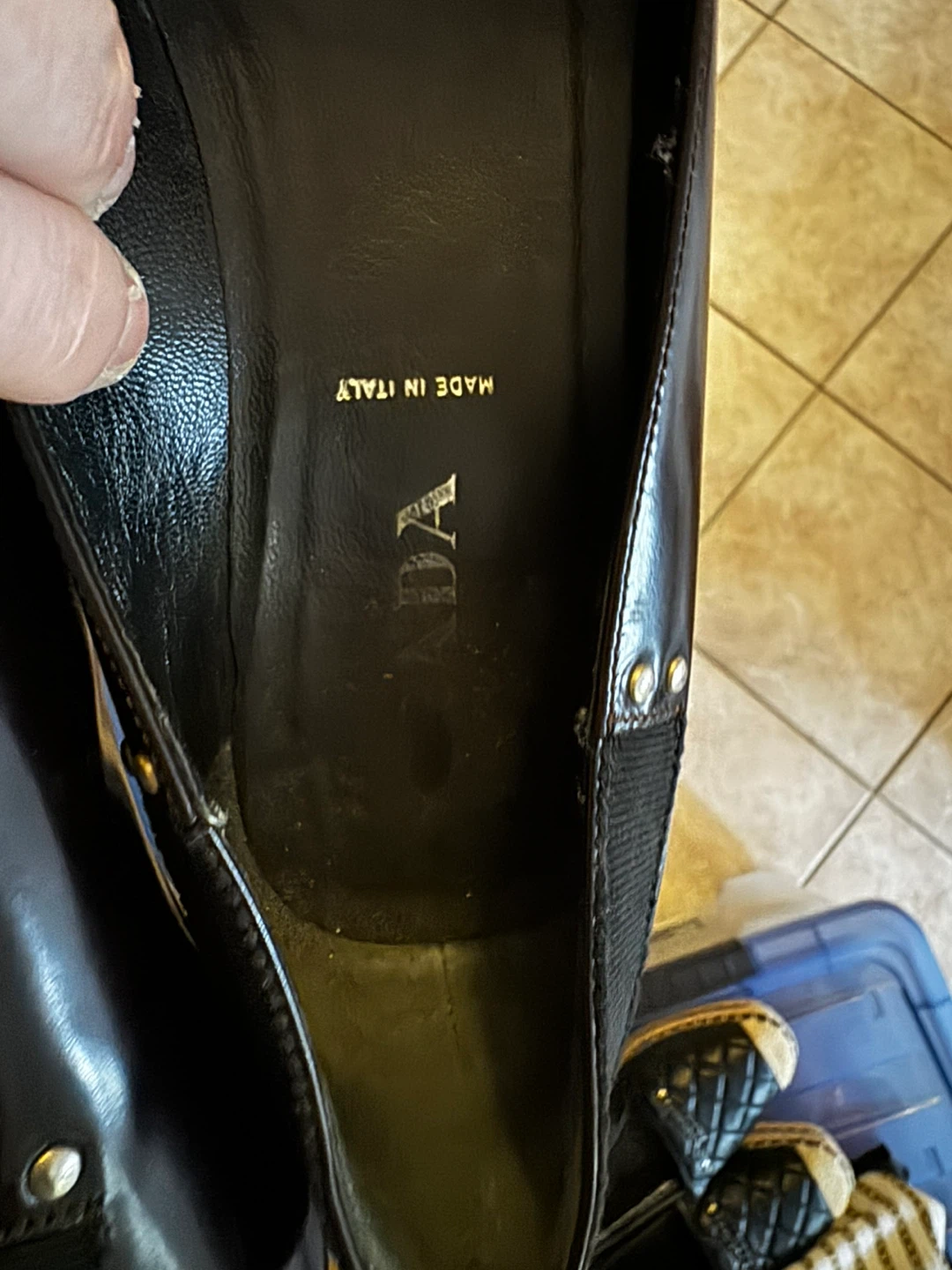Prada vintage authentic Black Leather pumps with Ribbon Detail - photo 4
