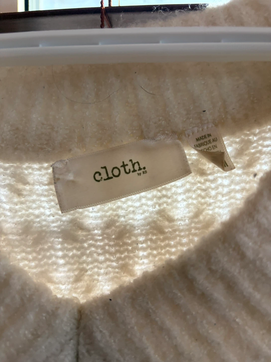 Cream Cable Knit V-Neck Sweater - Medium - photo 3