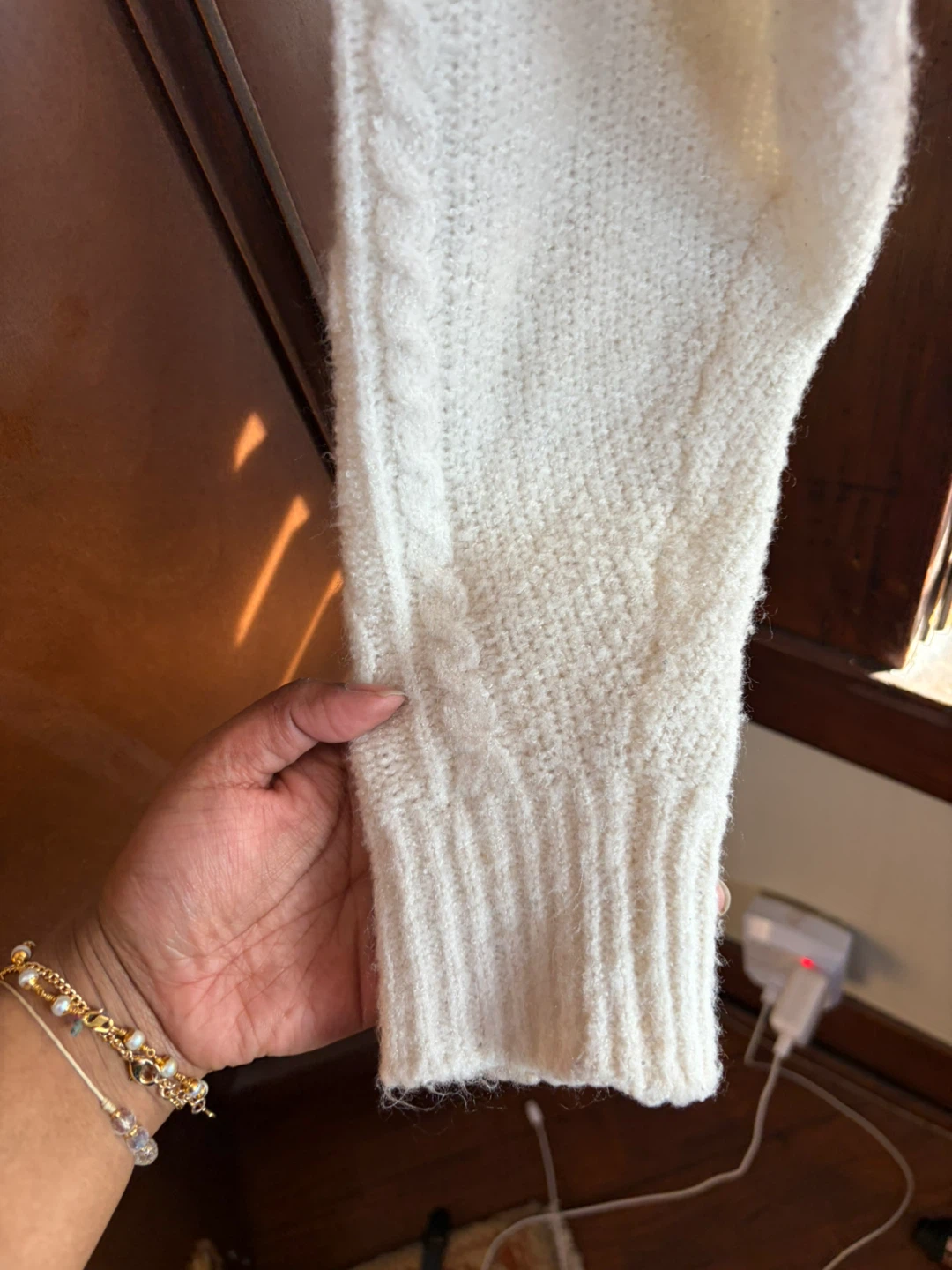 Cream Cable Knit V-Neck Sweater - Medium - photo 4