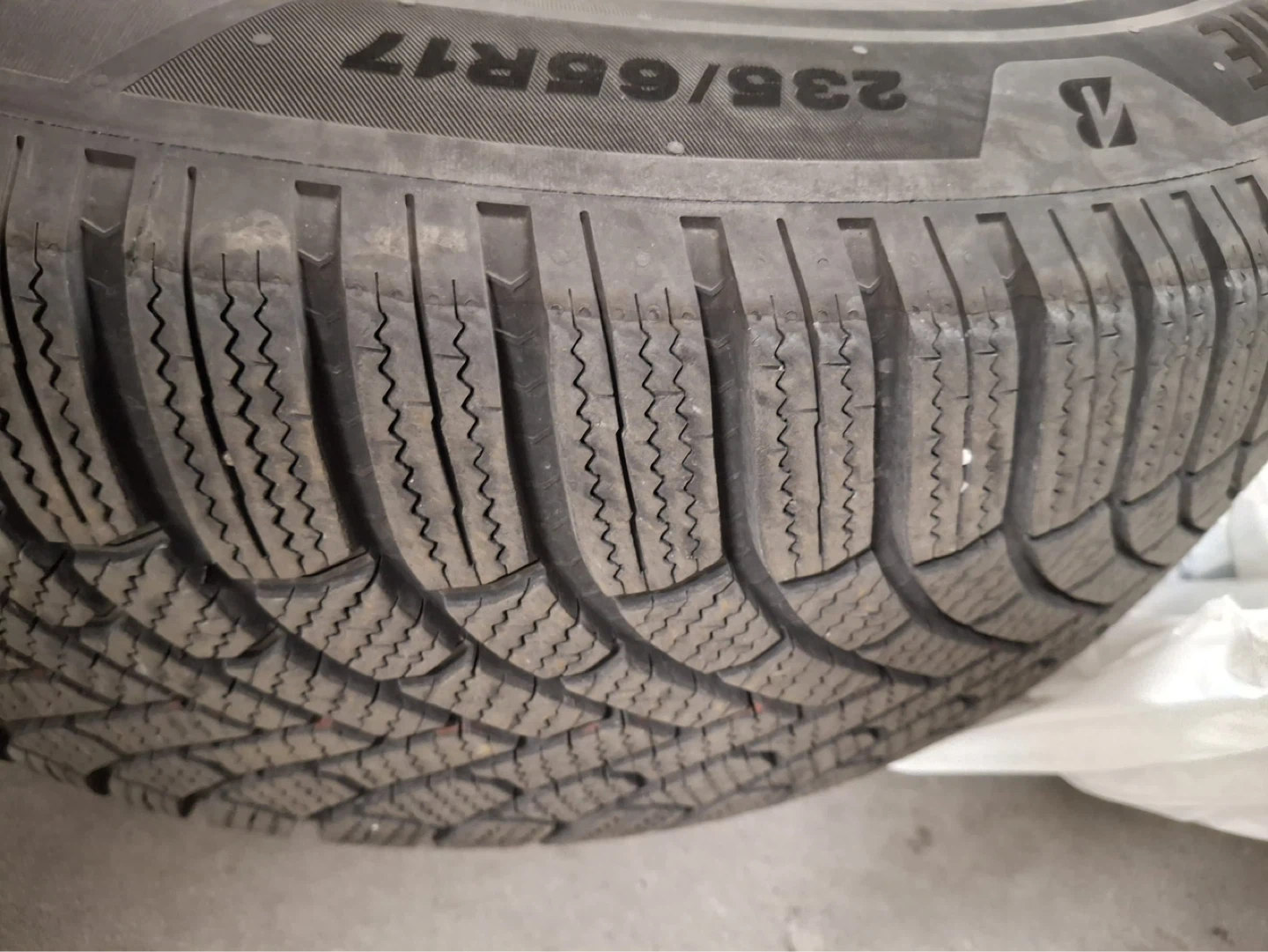 Bridgestone Blizzak 235/65R17 Snow Tires with wheels - photo 3