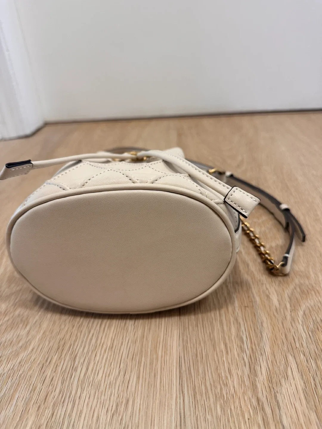 Tory Burch Kira Quilted Convertible Bucket Bag Cream Leather - photo 5