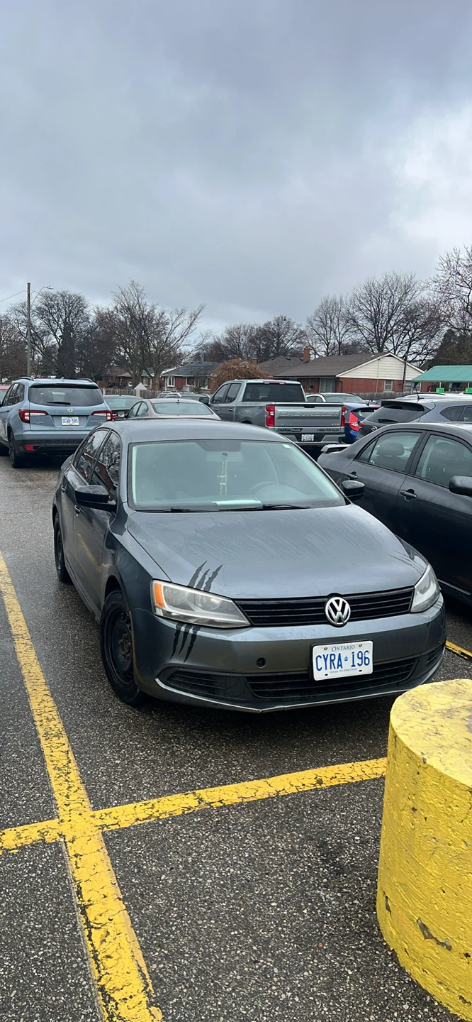 Grey Volkswagen Jetta 2013 - photo 2