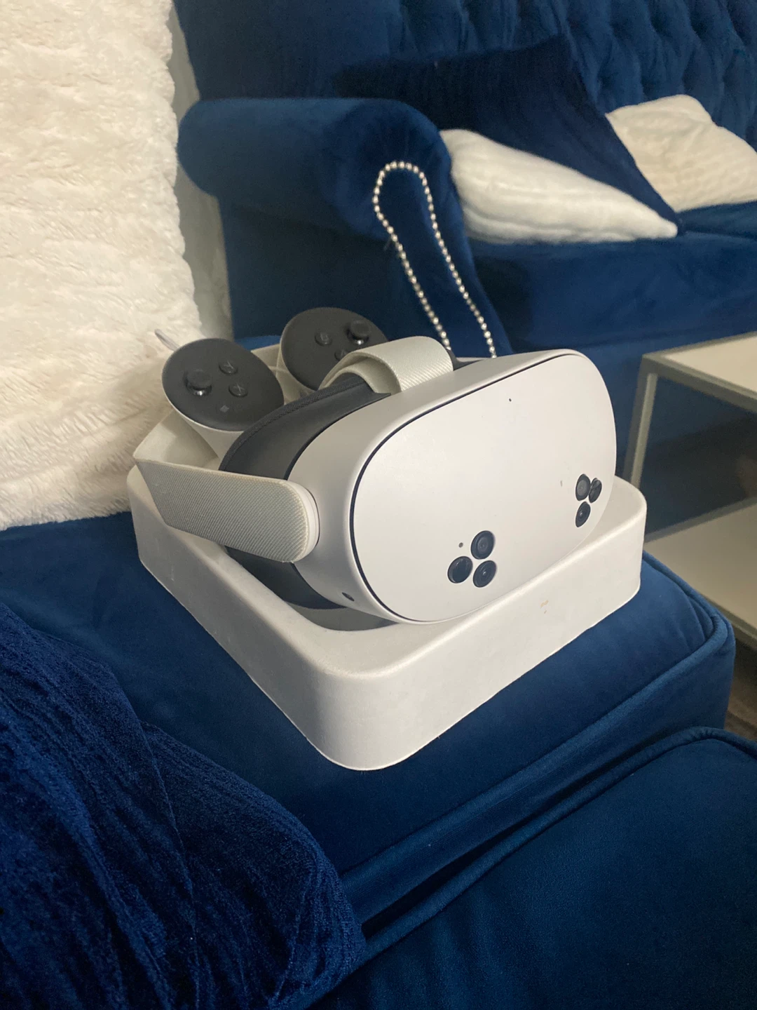 Meta Quest 3s VR Headset with Controllers - photo 2
