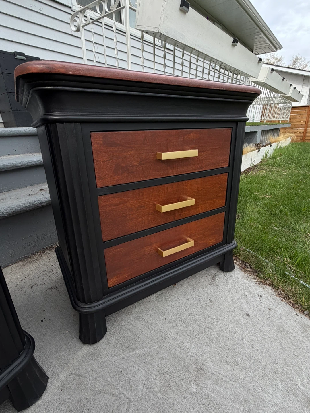 Pair of Solid Wood King Size Nightstands - photo 4