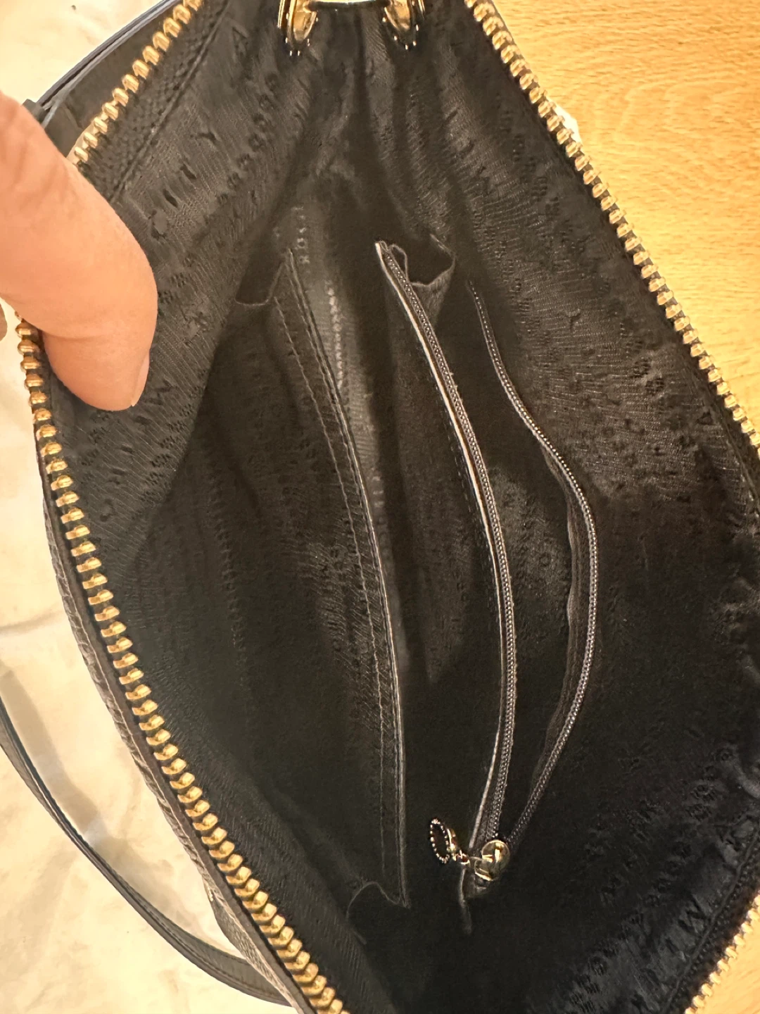 Metropolis Black Leather Embossed Shoulder Bag - photo 3