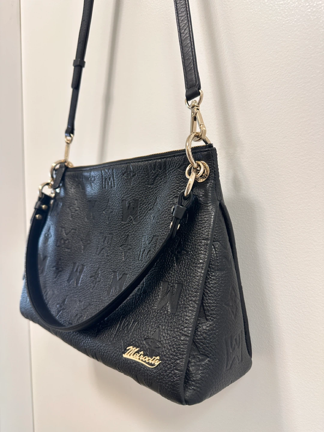 Metropolis Black Leather Embossed Shoulder Bag - photo 4