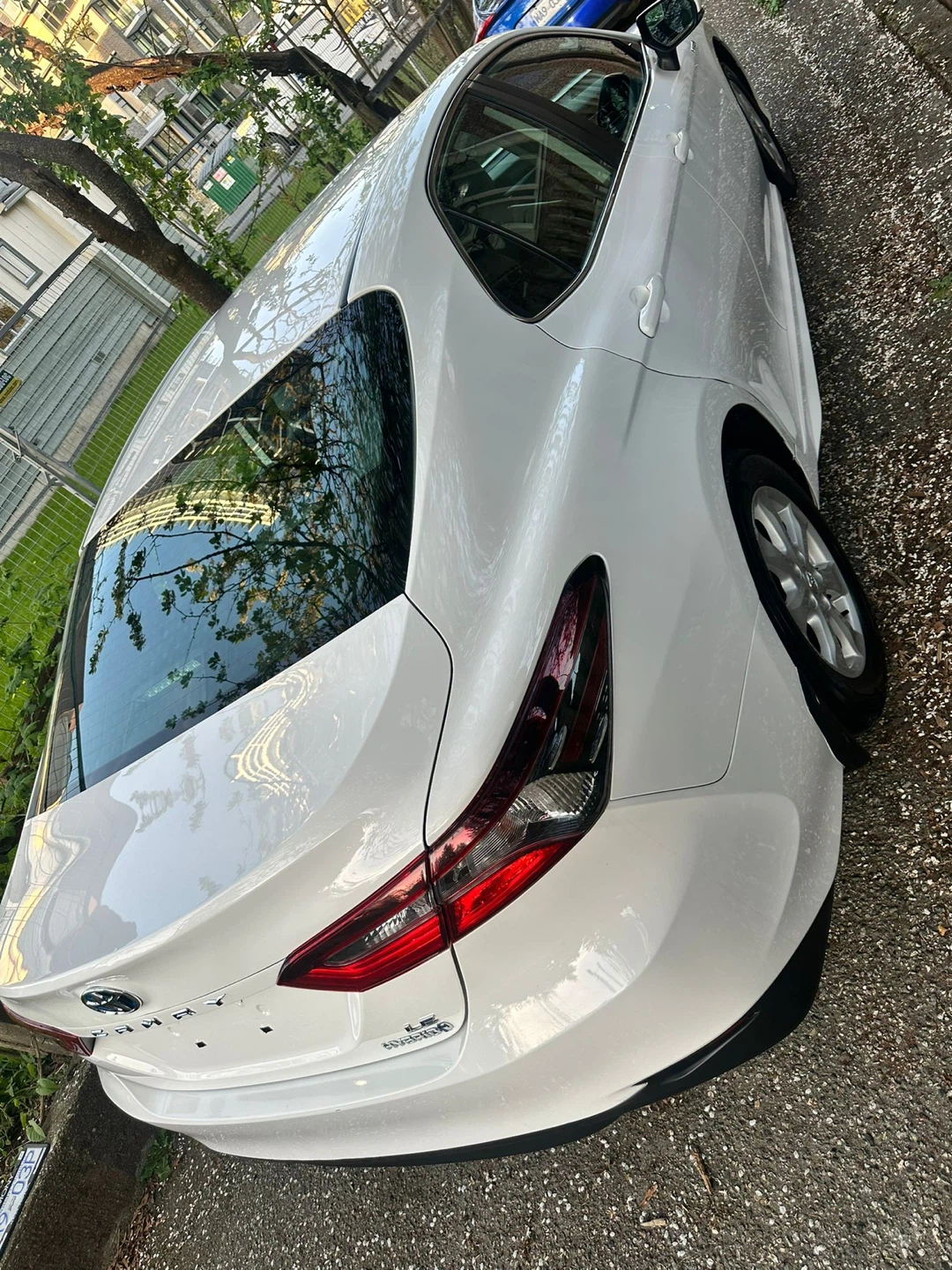 White Toyota Camry LE Hybrid Sedan - photo 5