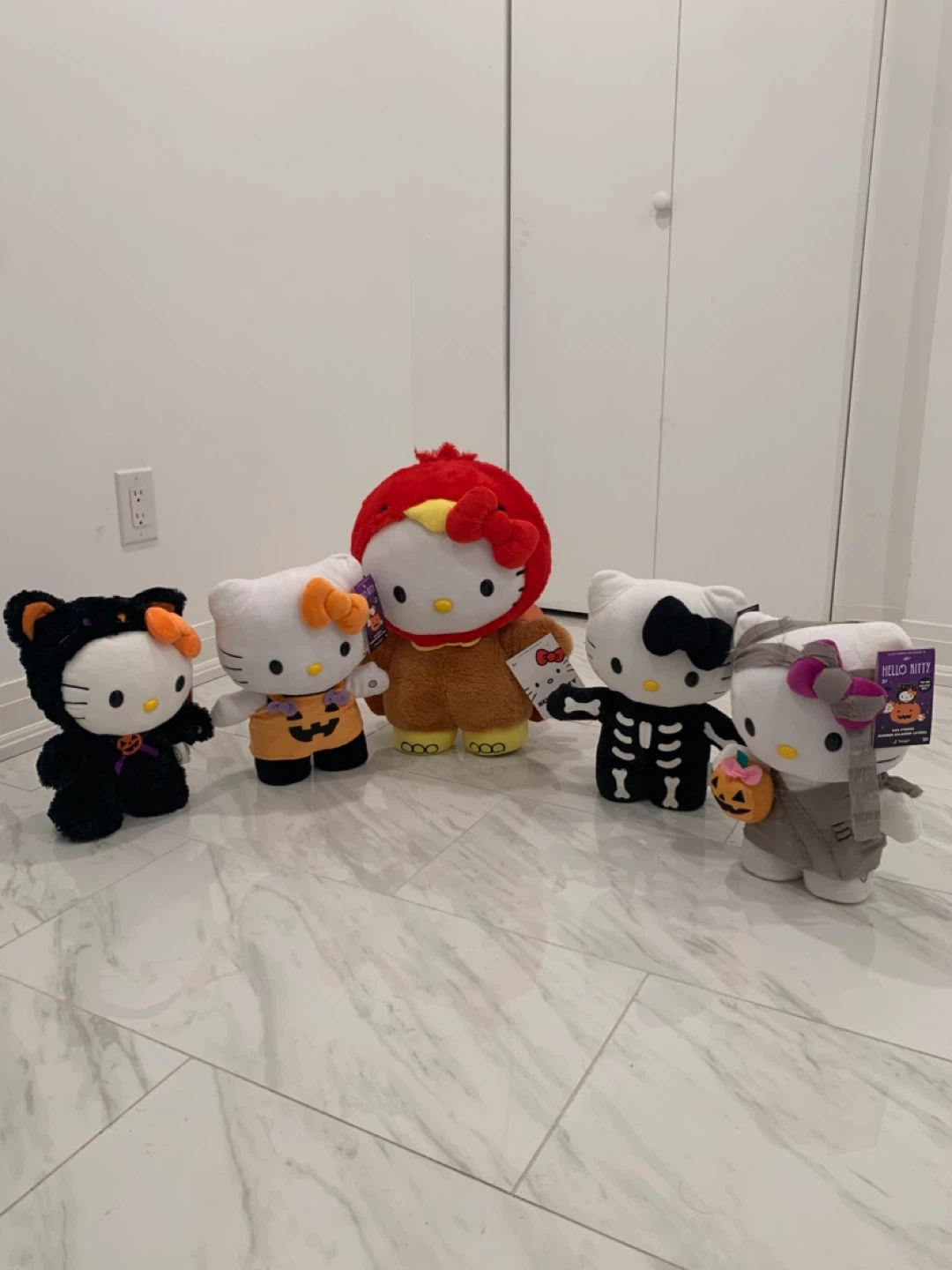 New Hello Kitty Halloween Sidesteppers Set