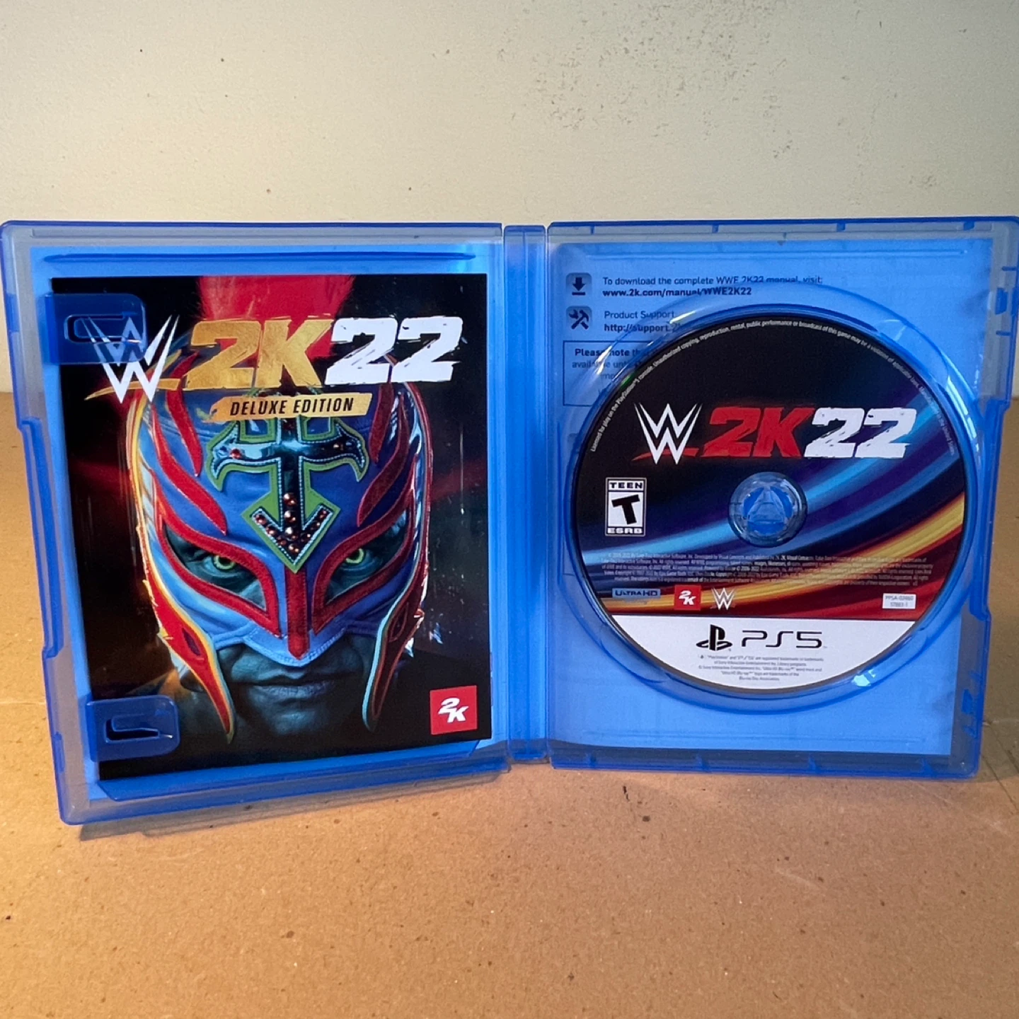 WWE 2K22 Deluxe Edition PS5 Wrestling Game - photo 2