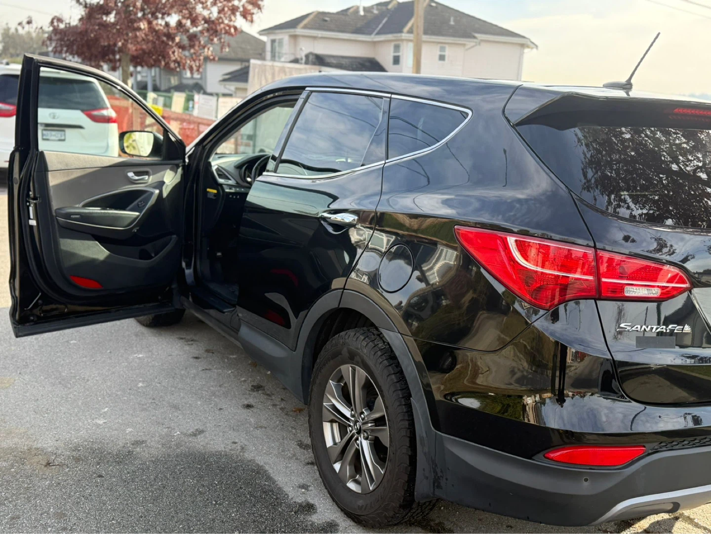 Black Hyundai Santa Fe SUV - photo 4