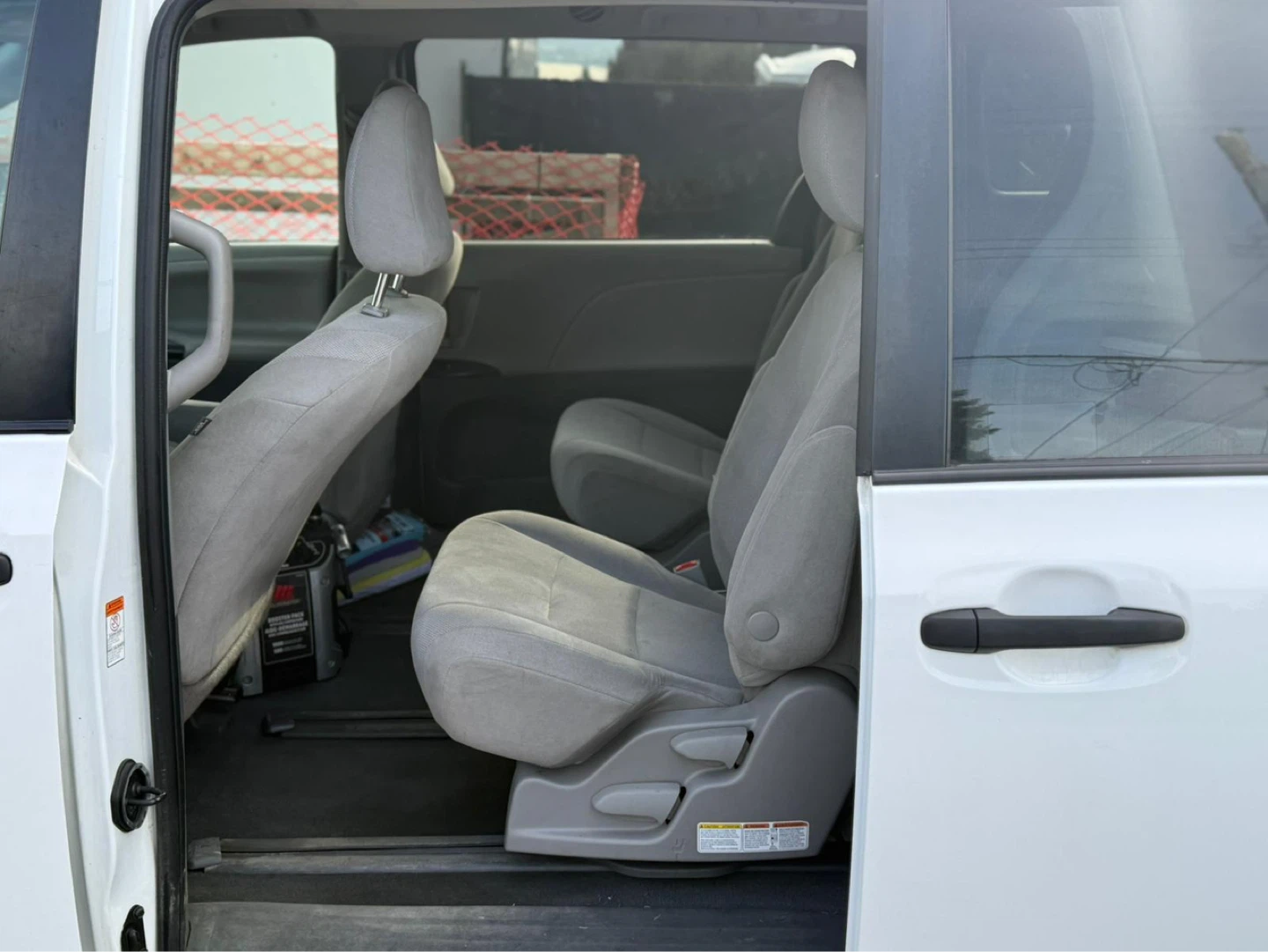 White Toyota Sienna Minivan - photo 5