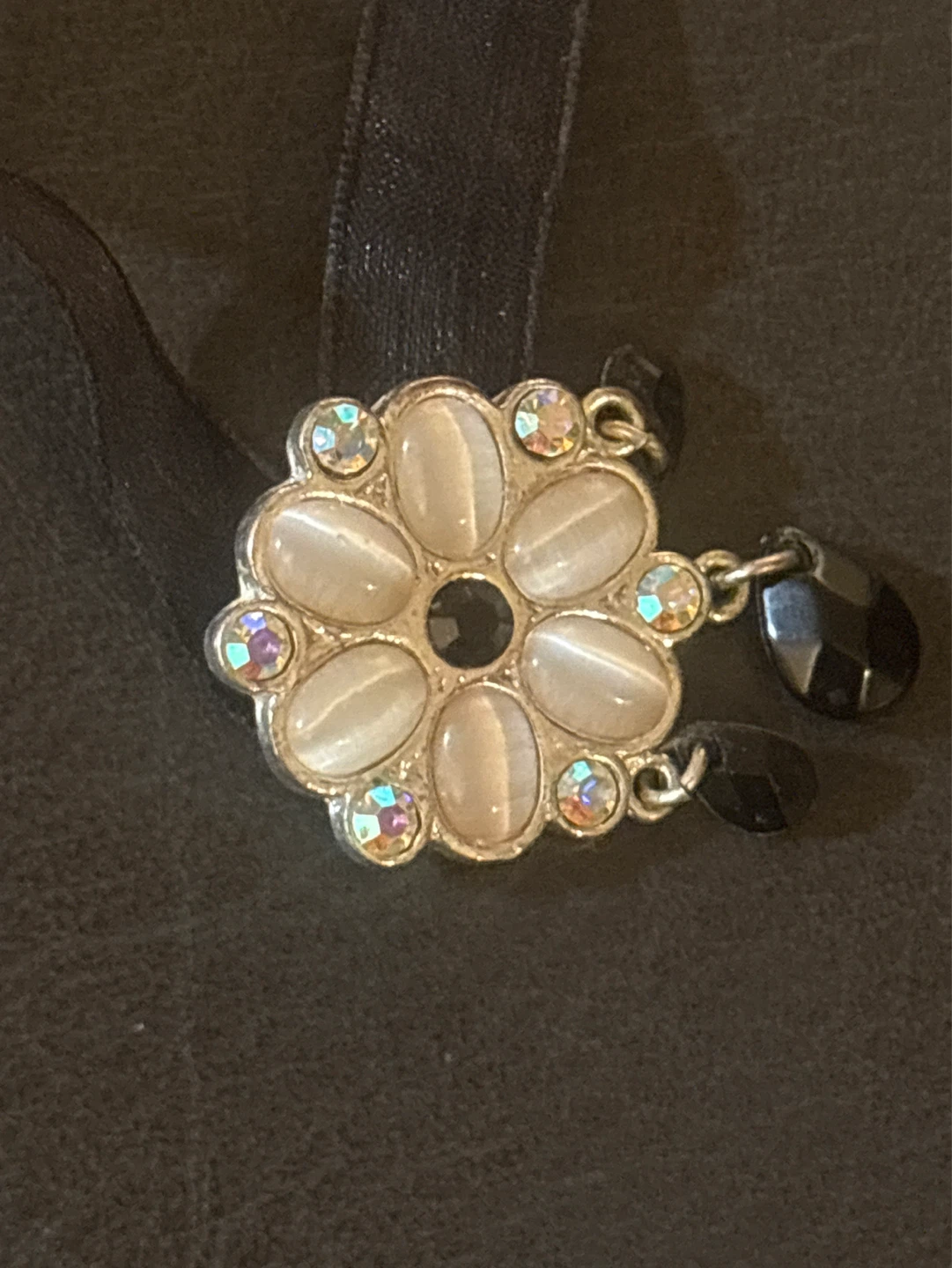 Black ribbon choker with floral pendant - photo 2
