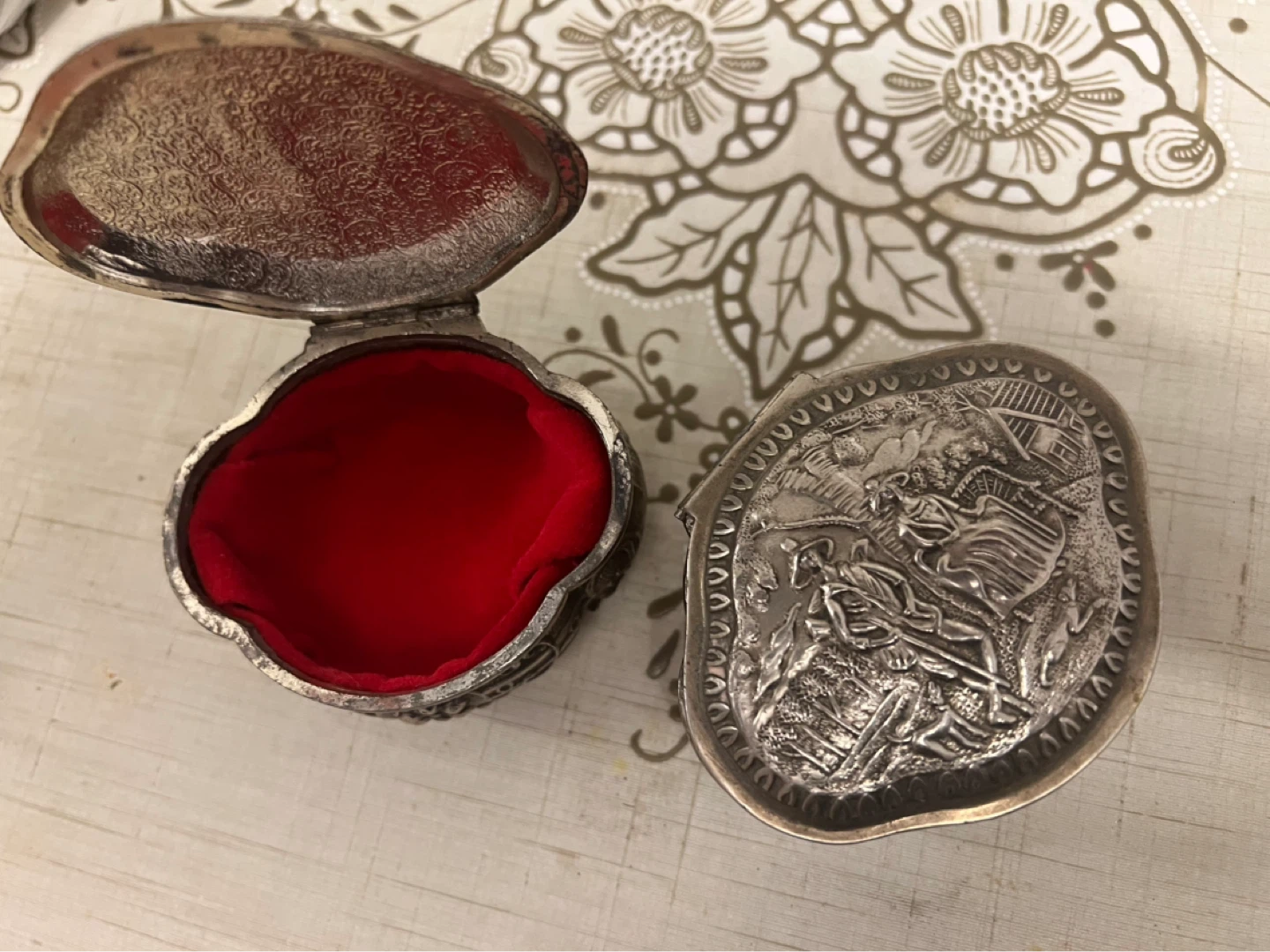Vintage Ornate Hinged Trinket Box - photo 2