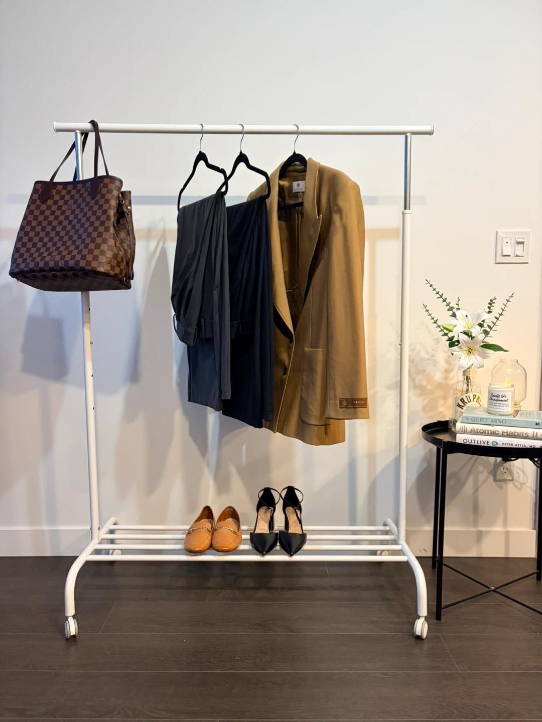 ✨ White Clothing Rack on Wheels – Adjustable & Like New