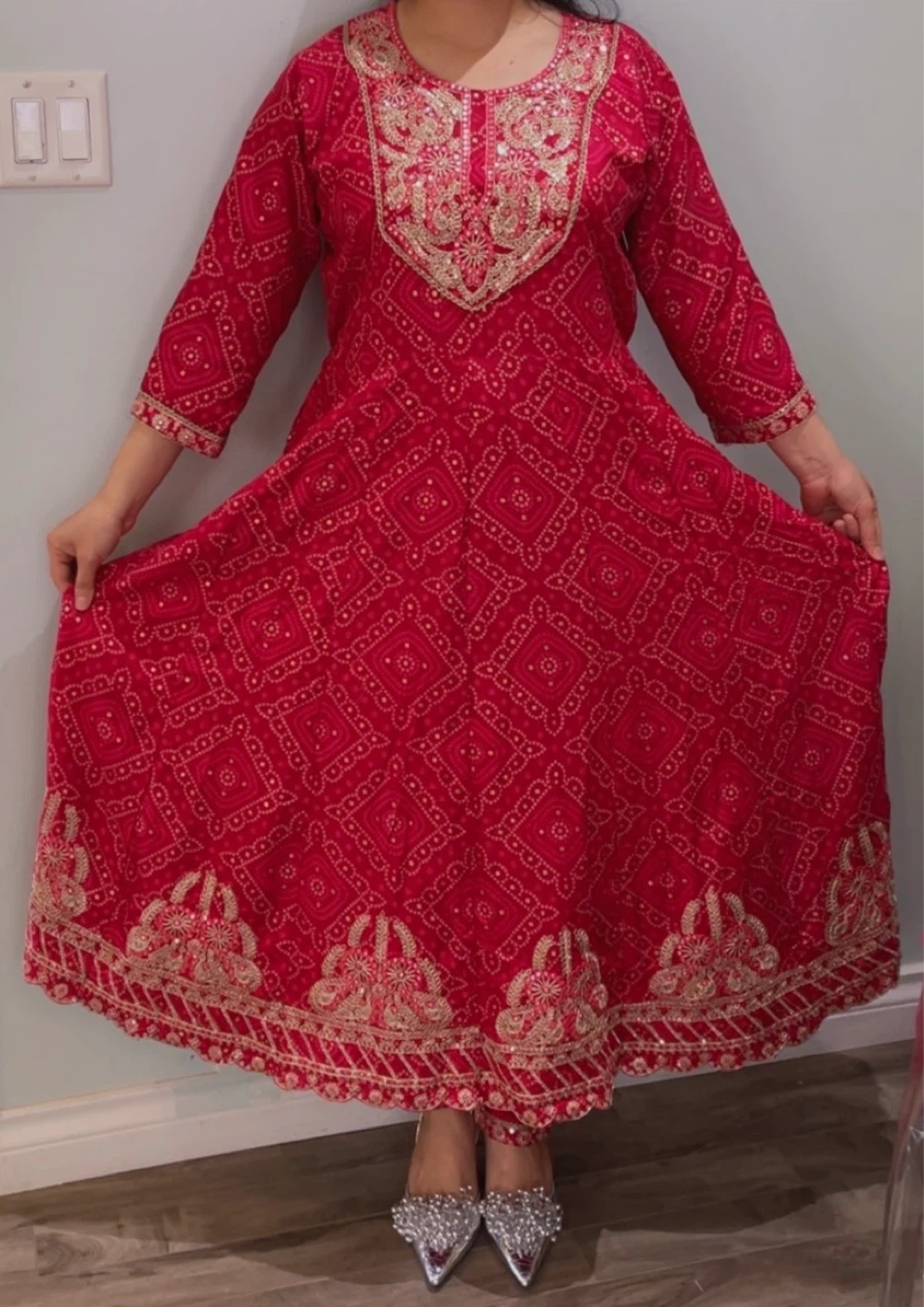 Red Indian Suit with Gold Embroidery - photo 2