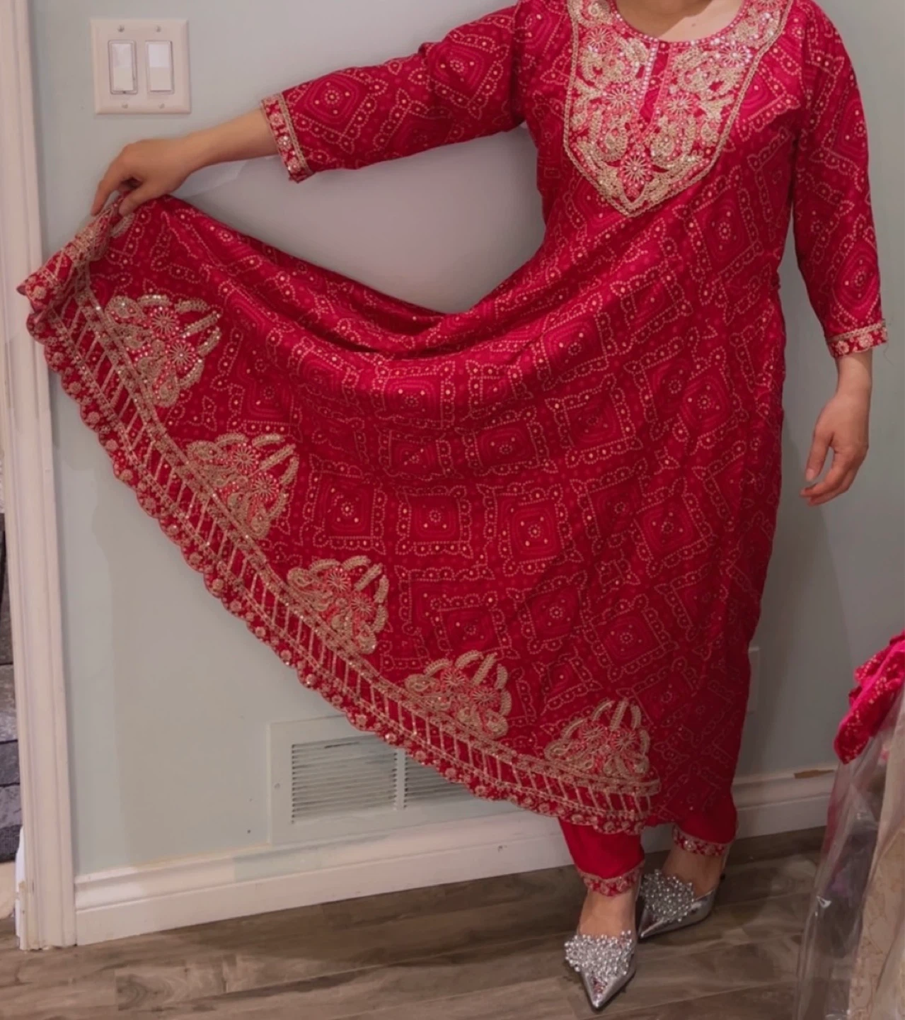Red Indian Suit with Gold Embroidery - photo 3