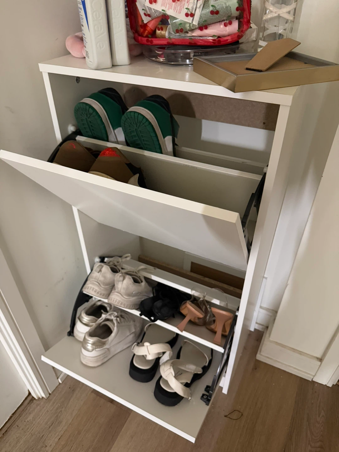 White 2-Door Shoe Cabinet with Tilting Drawers - photo 4