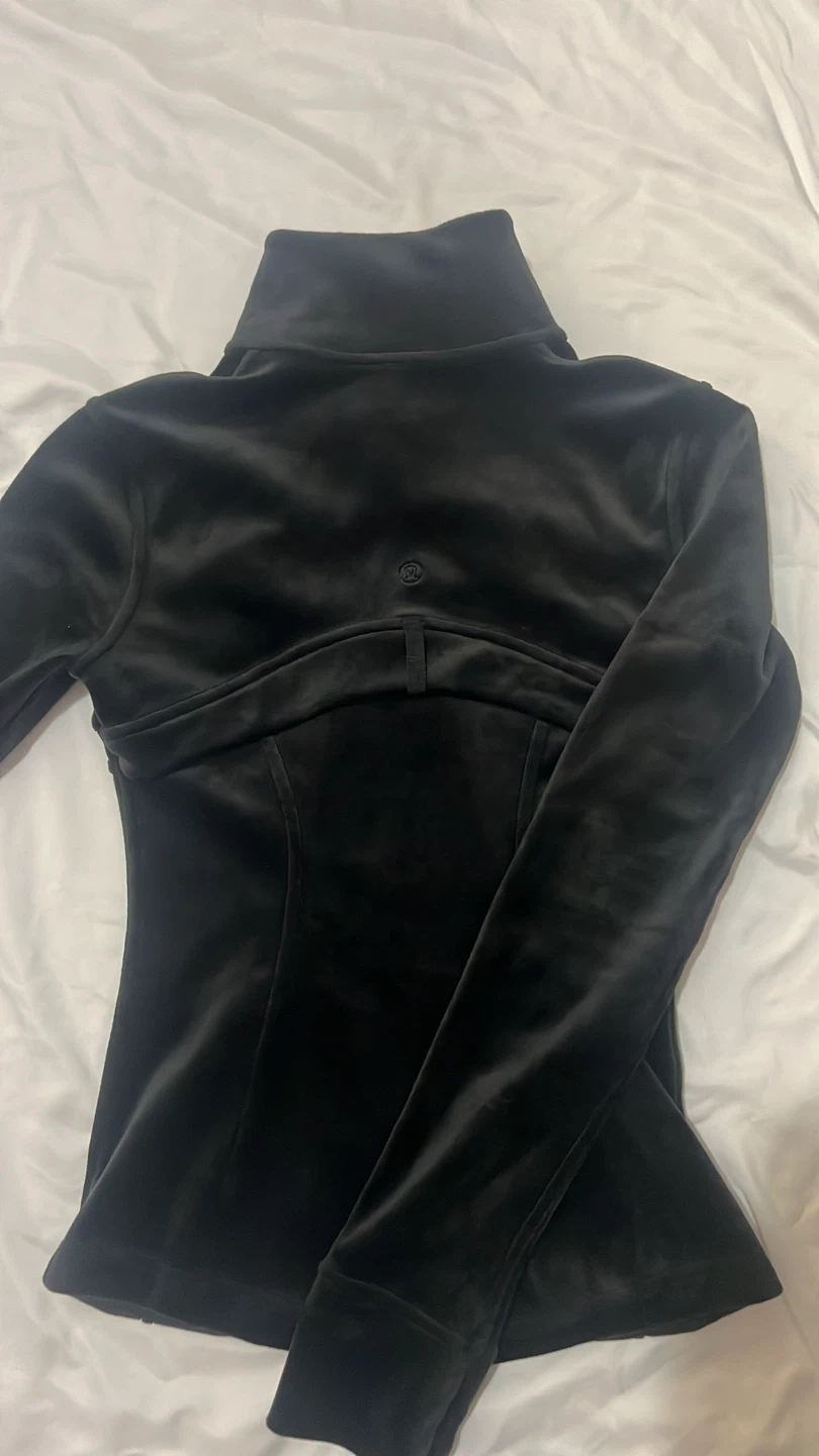Lululemon Black Velvet Jacket Size 2 - photo 2
