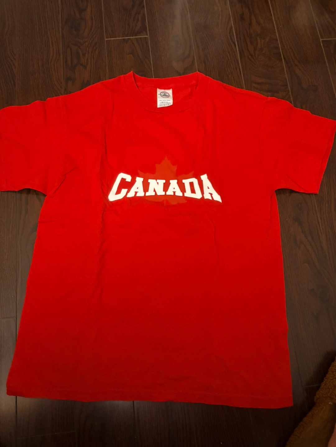 Red Canada Maple Leaf T-Shirt Size Medium