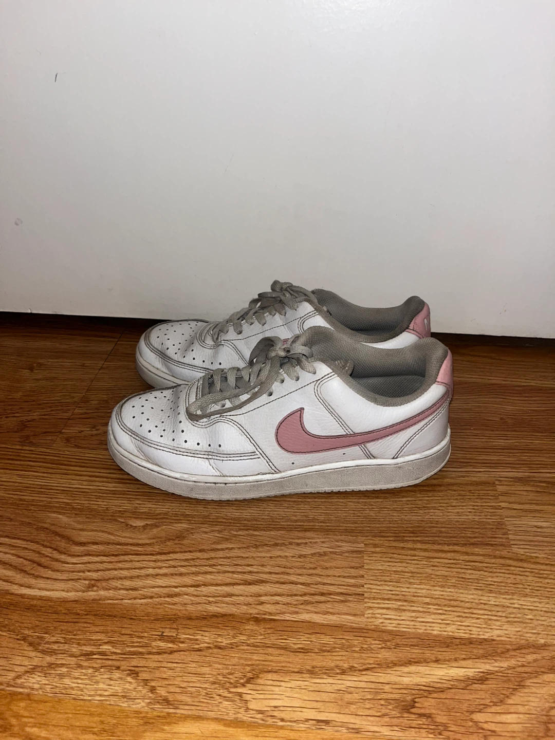 Nike Women's White & Pink Sneakers size 8 - photo 2