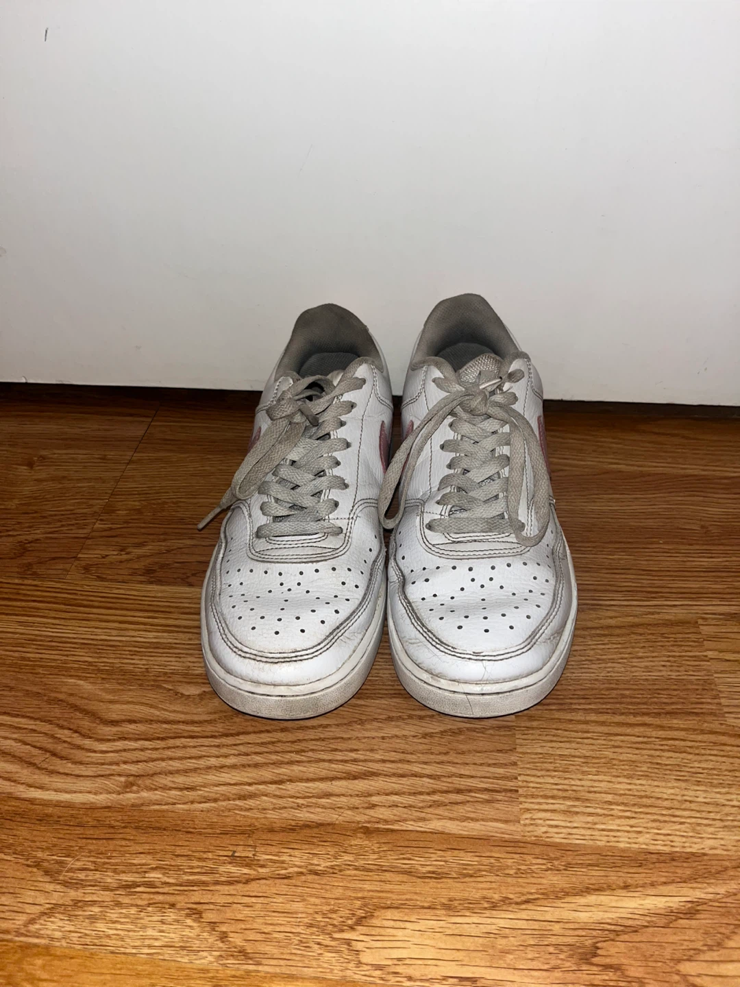 Nike Women's White & Pink Sneakers size 8