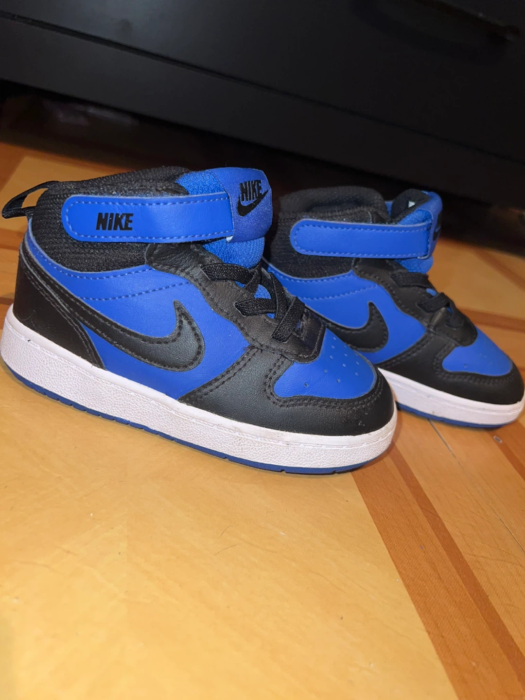 Nike Court Borough Mid 2