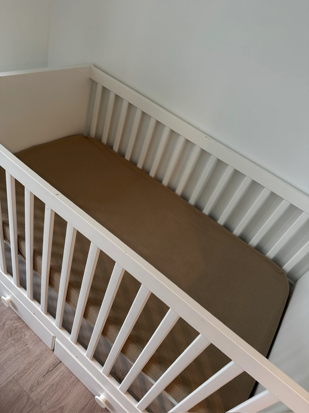 White Baby Crib with Drawers - photo 3