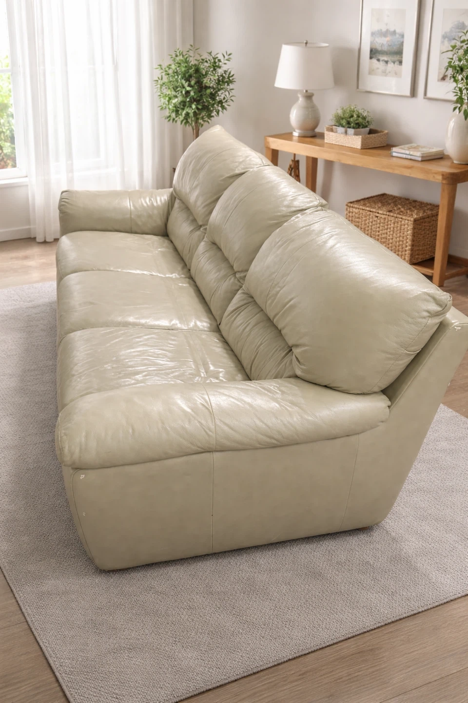 CREAM LEATHER SOFA | GREAT CONDITION | NO STAINS | NO TEAR