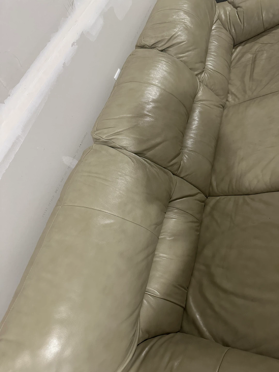 CREAM LEATHER SOFA | GREAT CONDITION | NO STAINS | NO TEAR - photo 2