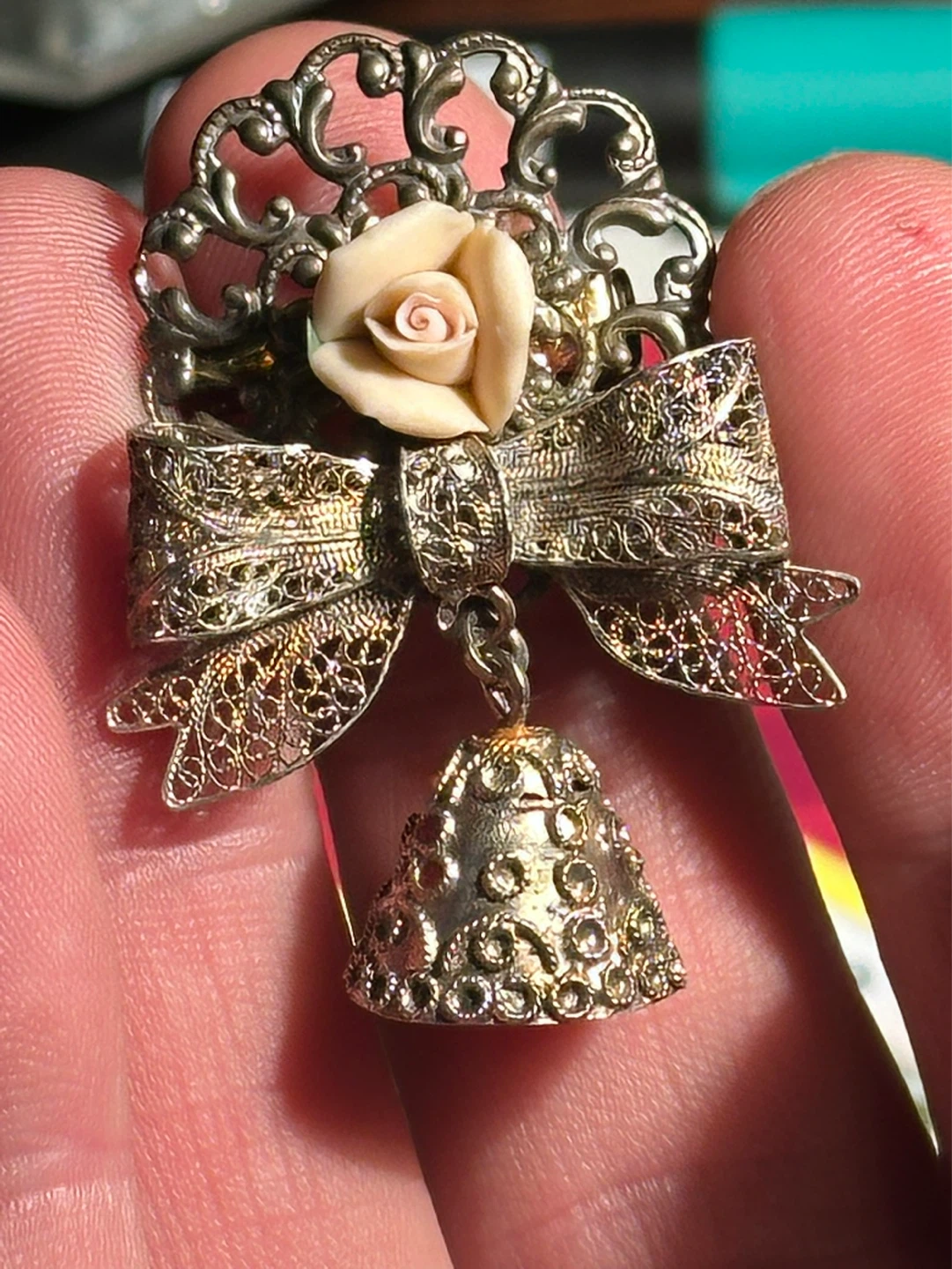 Vintage Filigree Ceramic Floral brooch