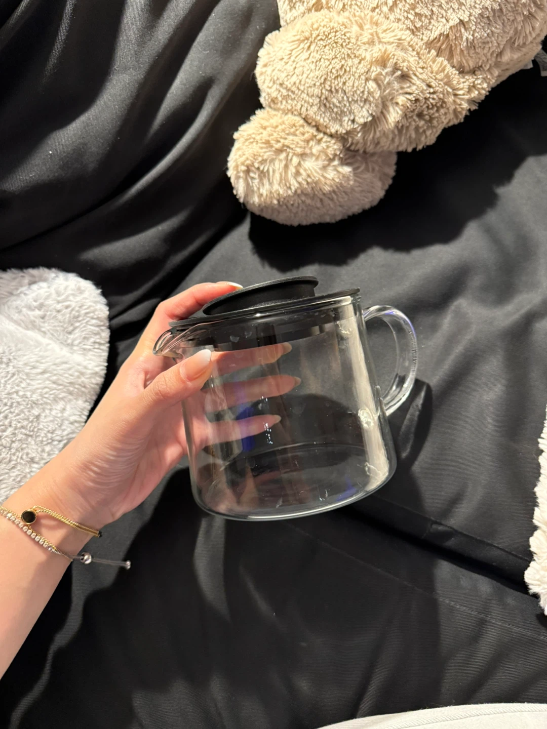 Glass coffee/tea pot with black lid